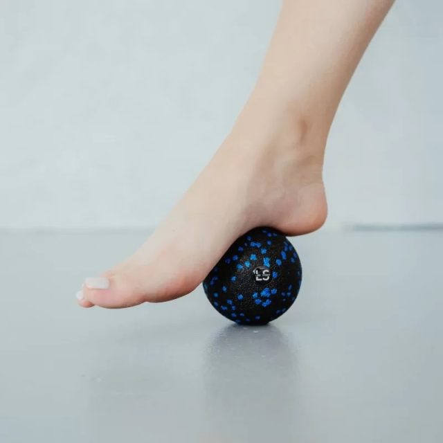Masážna loptička  Ø8 cm - Čierno - modrá