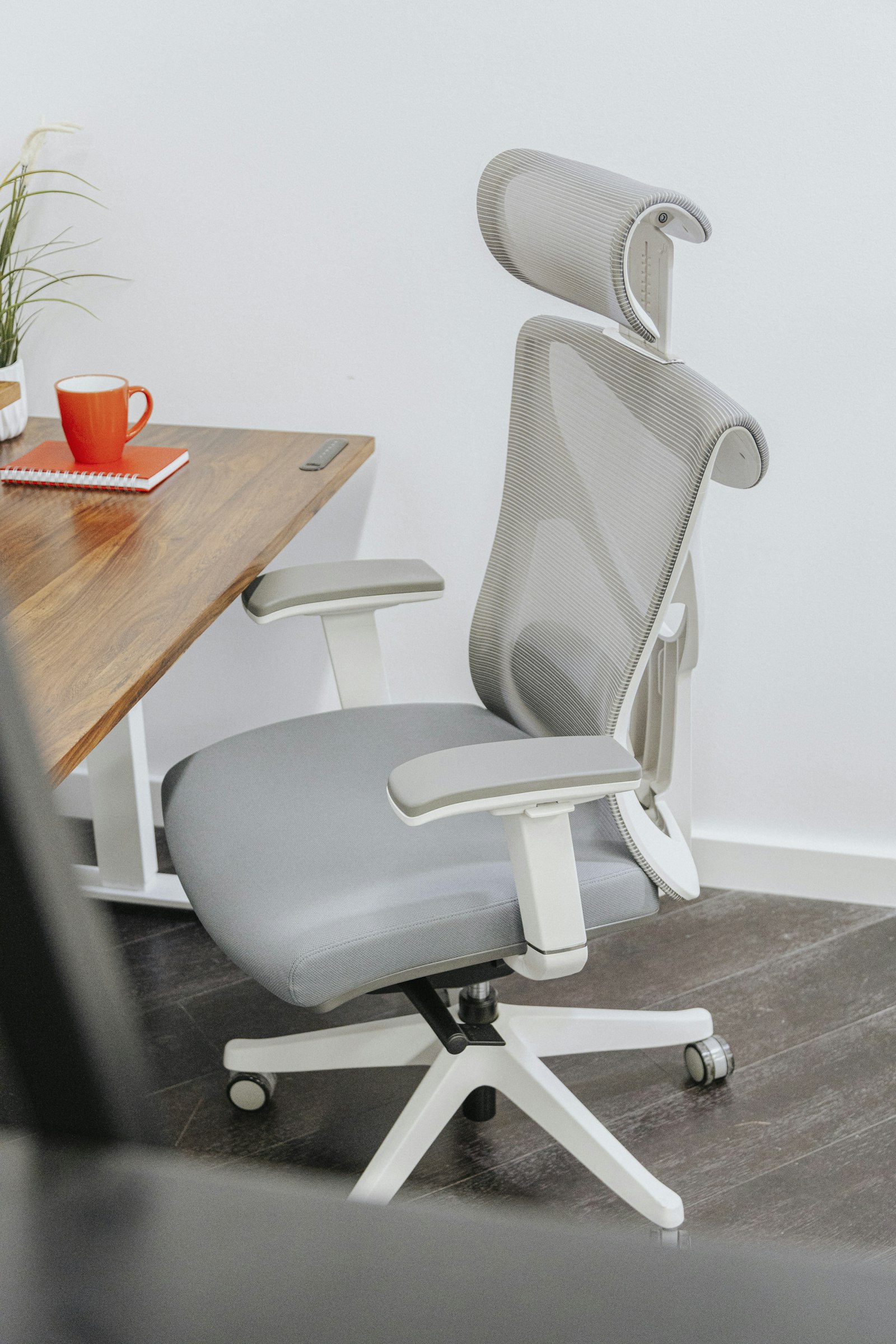 Ergonómia kancelárie: checklist na 30 minút (a rieši 80 % problémov)